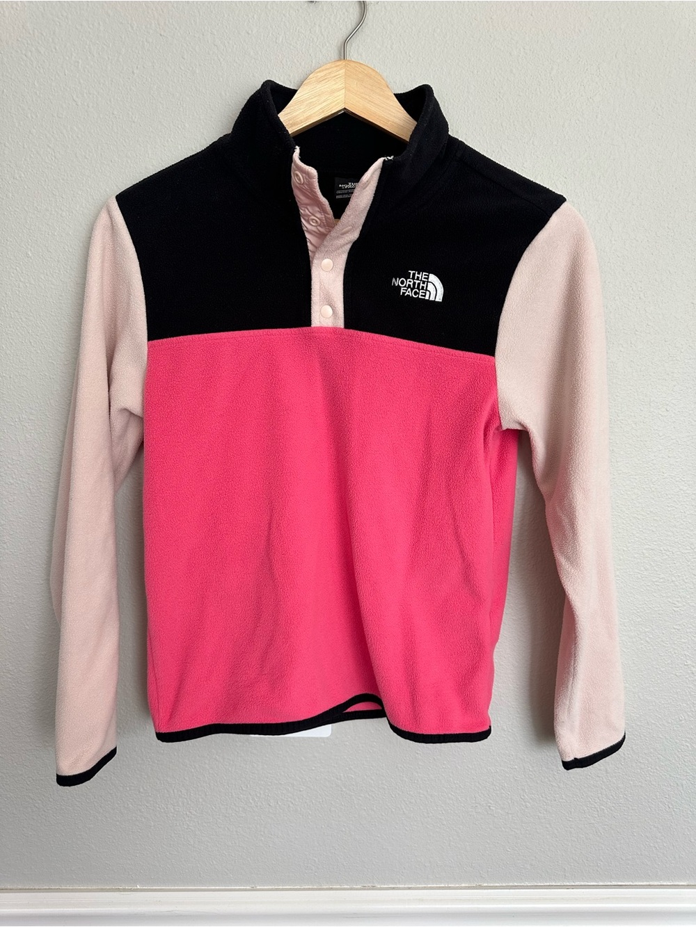 Girl’s The North Face Black & Light Pink Fleece Pullover